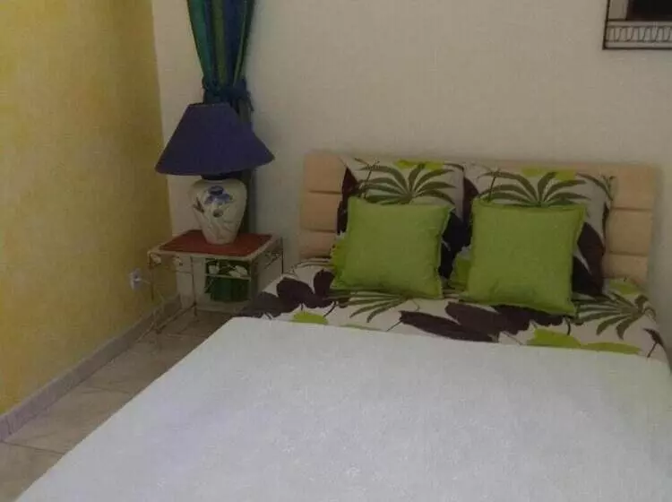 تختخواب و صبحانه Chambre D Hotes Les Alicantes