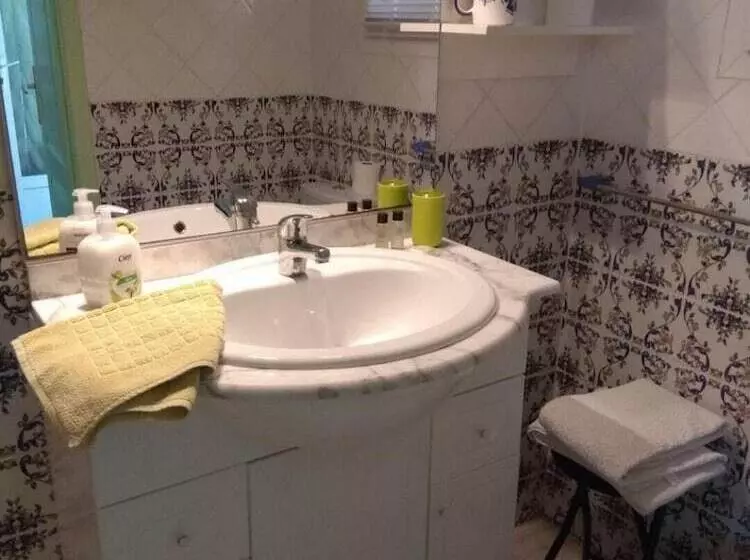 تختخواب و صبحانه Chambre D Hotes Les Alicantes