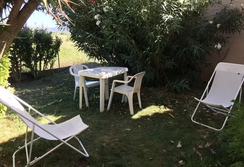 تختخواب و صبحانه Chambre D Hotes Les Alicantes