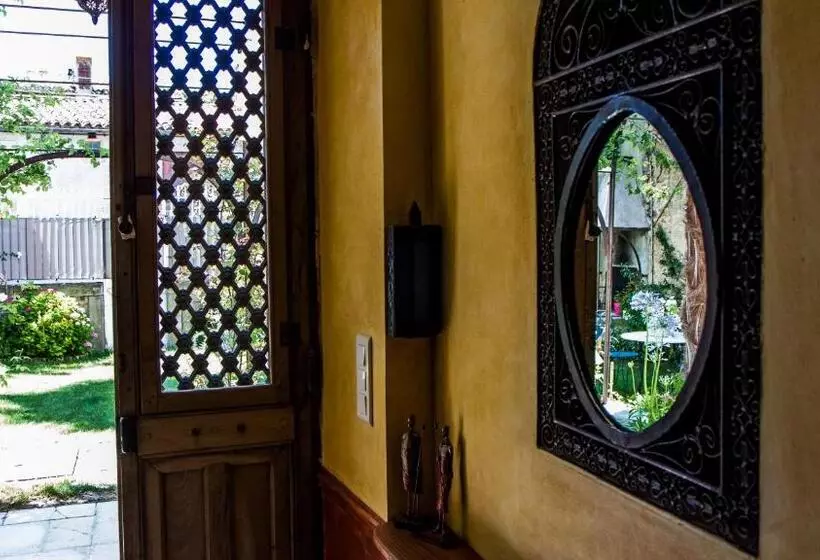 Aamiaismajoitus (B&B) Le Patio Des Senteurs