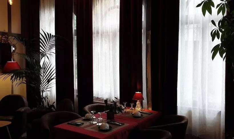 ベッドアンドブレックファースト Les Cloches De Corneville