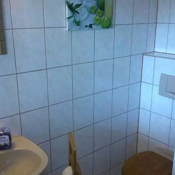 Hotelli Ferienwohnung Brunow In Der Natur Zuhause