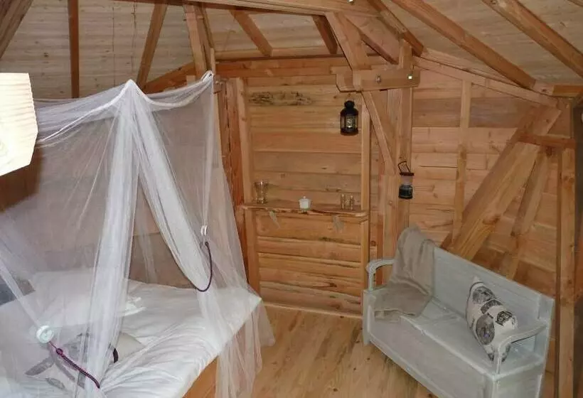 Hotelli Les Nids Du Bearn