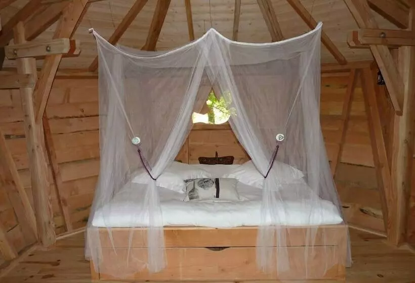 Hotelli Les Nids Du Bearn