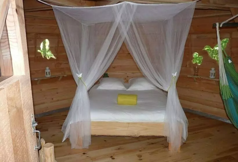 Hotelli Les Nids Du Bearn