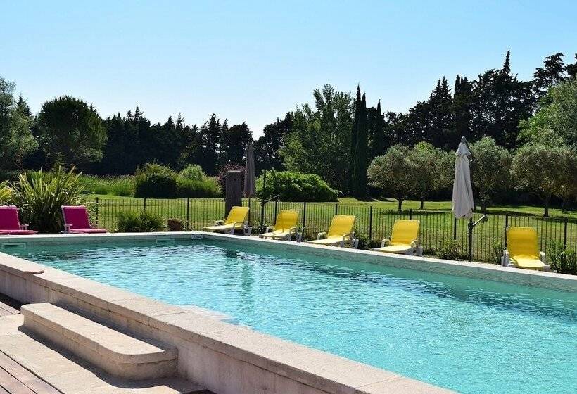 بنسيون La Bastide Des Amouriers