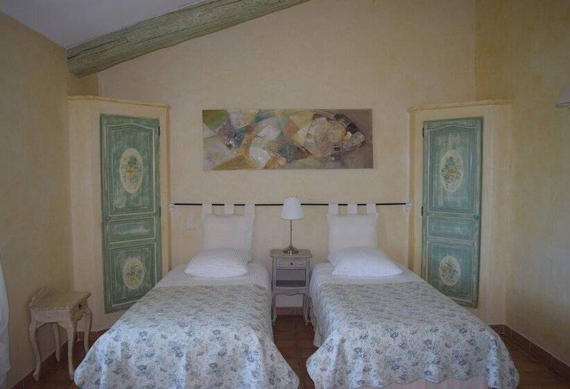 بنسيون La Bastide Des Amouriers