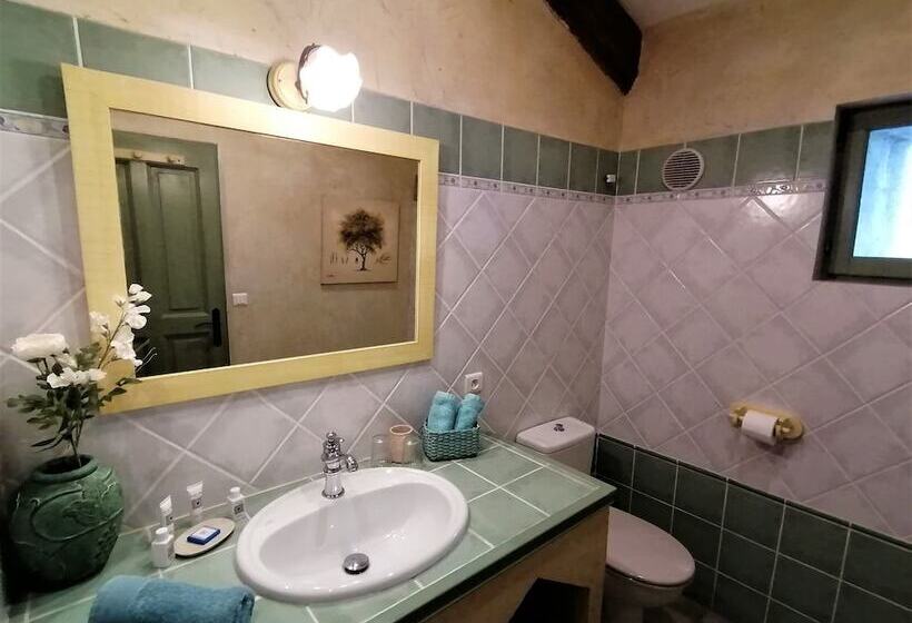 بنسيون La Bastide Des Amouriers