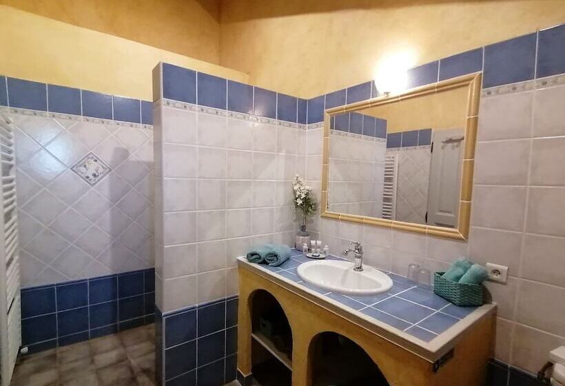 بنسيون La Bastide Des Amouriers