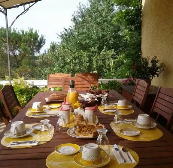 Aamiaismajoitus (B&B) La Maison Jaune