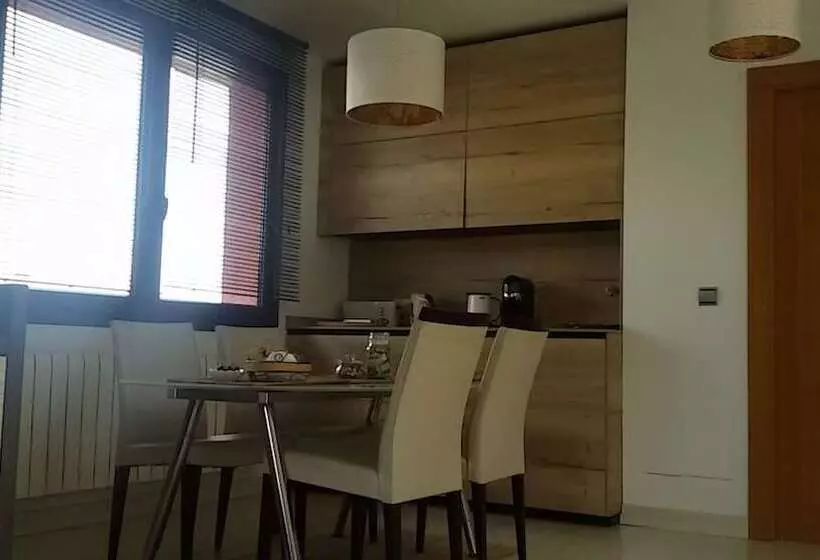 Aamiaismajoitus (B&B) Lovely Cat S Room Urrunaga