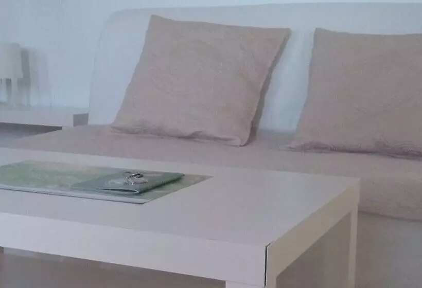 Aamiaismajoitus (B&B) Lovely Cat S Room Urrunaga