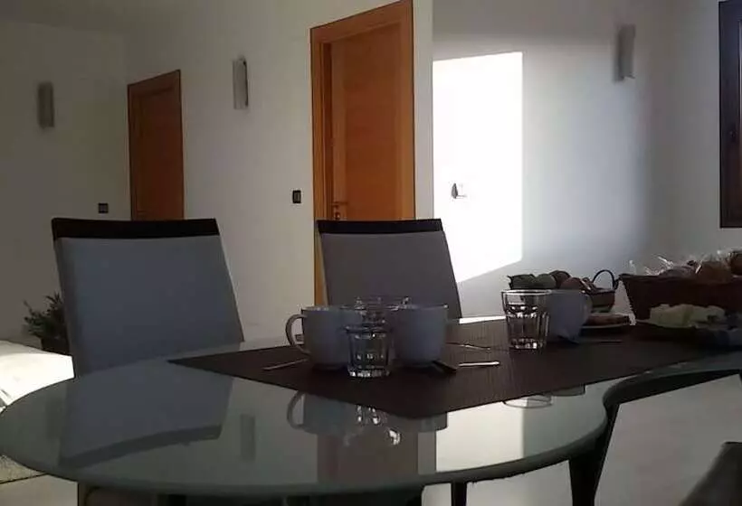 Aamiaismajoitus (B&B) Lovely Cat S Room Urrunaga