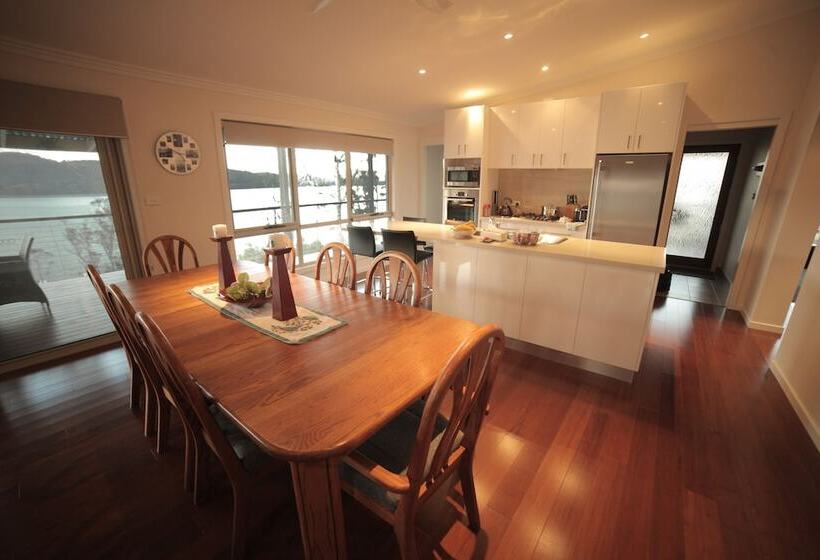 Esperance Landing Essentially Tas