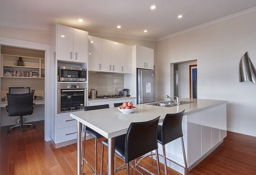 Esperance Landing Essentially Tas