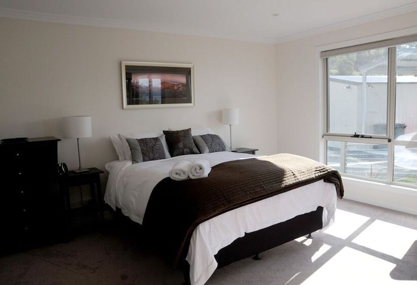 Esperance Landing Essentially Tas