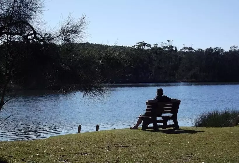 Lake Conjola Waterfront Holiday Park