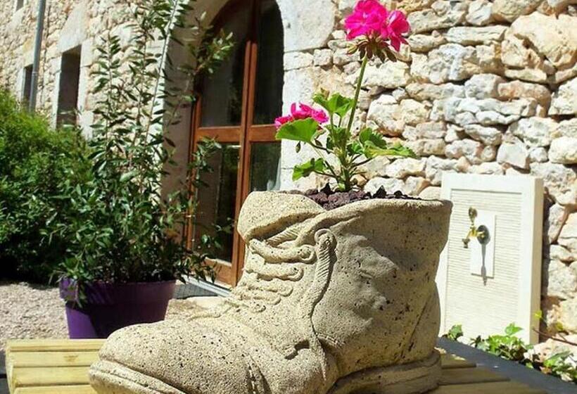 ペンション Chambres Et Jardin De Pierres