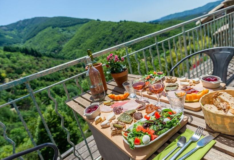 פנסיון La Calade