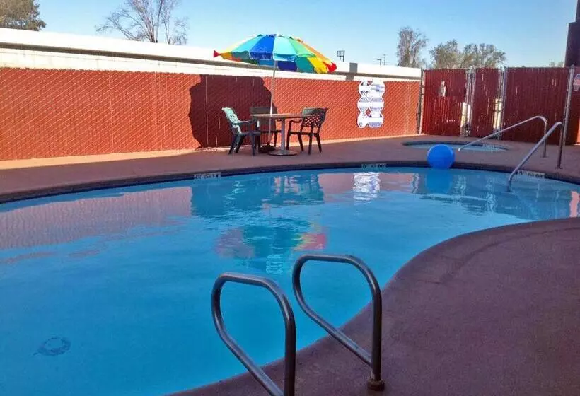 Отель Studio 6 Suites Delano, Ca