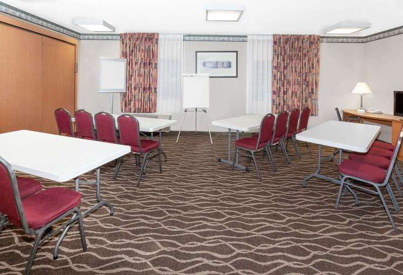 فندق Baymont By Wyndham Fort Wayne