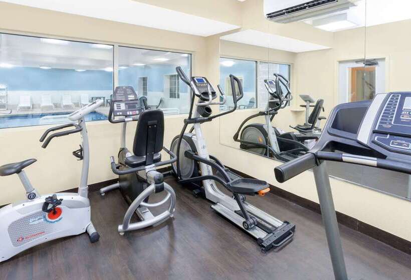 فندق Baymont By Wyndham Fort Wayne