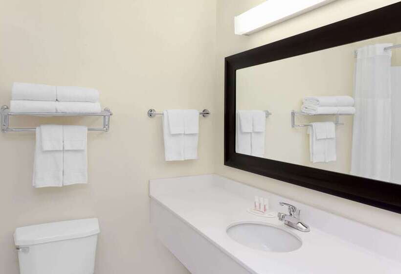 فندق Baymont By Wyndham Fort Wayne