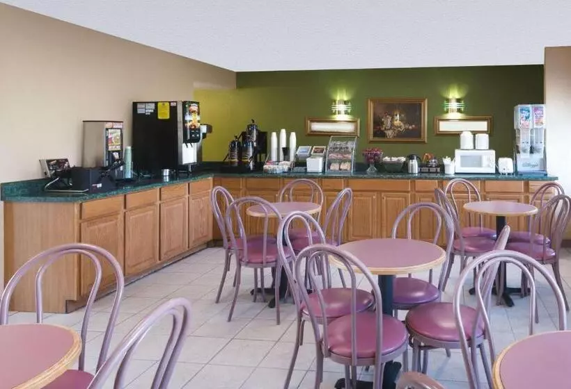 בית מלון כפרי Baymont By Wyndham Troy