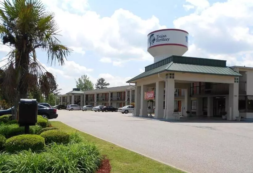 בית מלון כפרי Baymont By Wyndham Troy