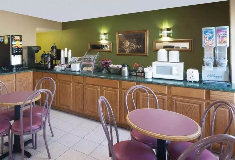 בית מלון כפרי Baymont By Wyndham Troy