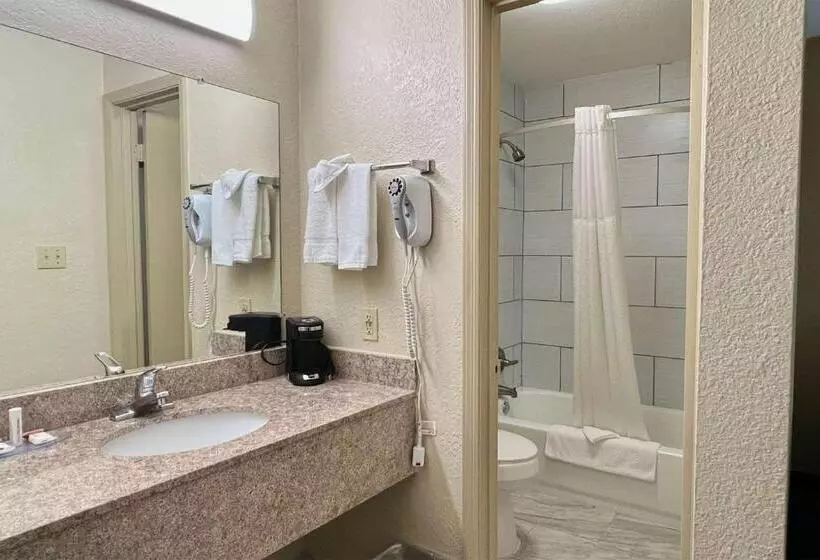 בית מלון כפרי Baymont By Wyndham Troy