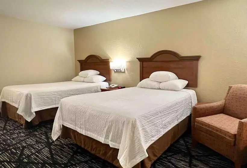 בית מלון כפרי Baymont By Wyndham Troy