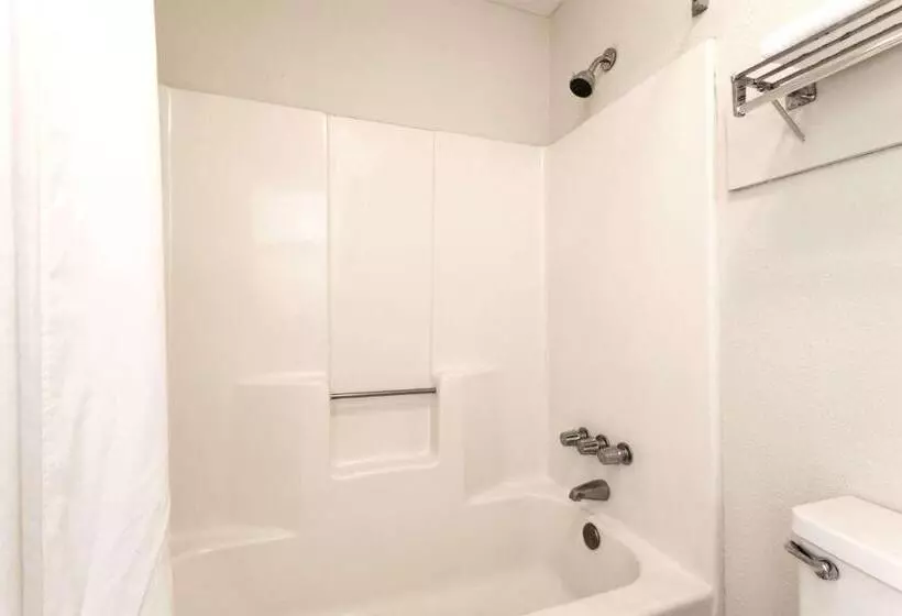 בית מלון כפרי Baymont By Wyndham Troy