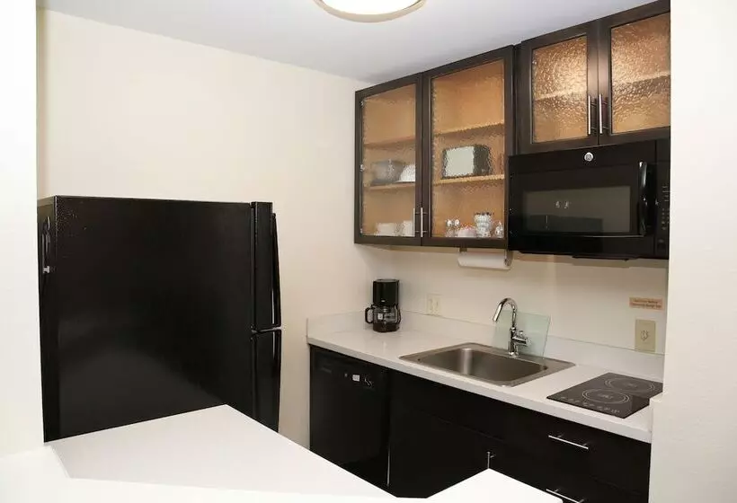 Отель Candlewood Suites   Portland   Scarborough, An Ihg