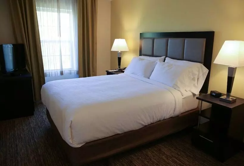 Отель Candlewood Suites   Portland   Scarborough, An Ihg