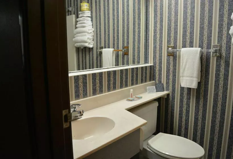 هتل Grand Forks Travelodge
