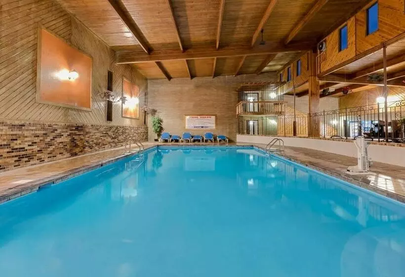 هتل Grand Forks Travelodge