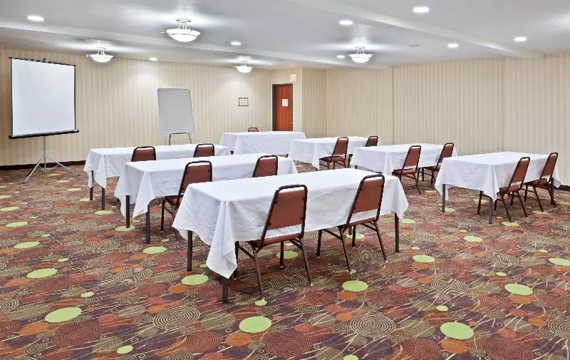 בית מלון כפרי Holiday Inn Express Portland South   Lake Oswego, An Ihg