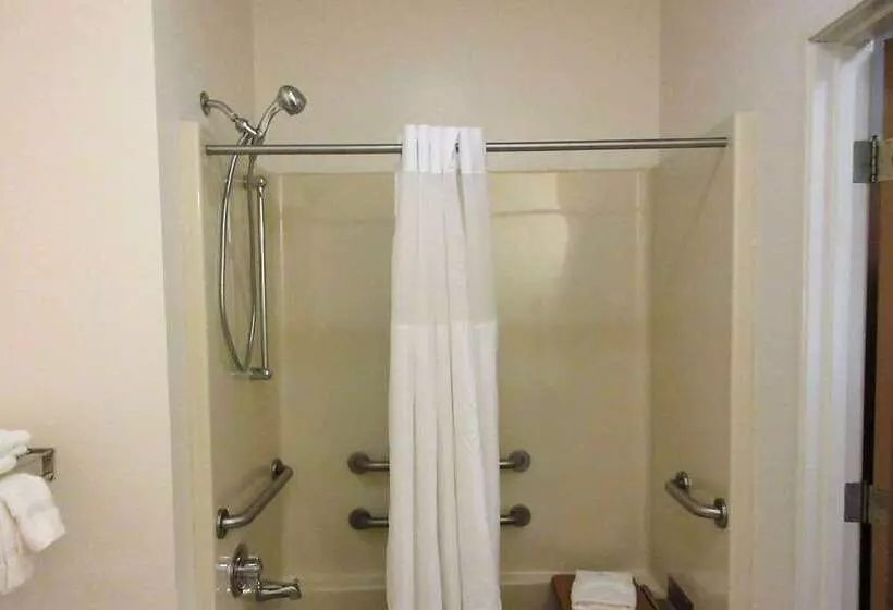 Отель Quality Inn