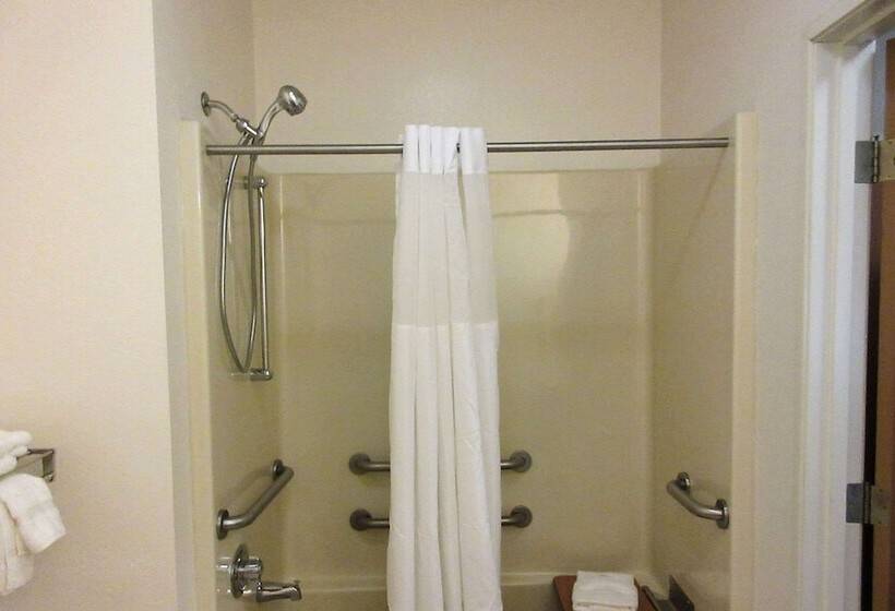 فندق Quality Inn