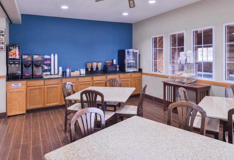 בית מלון כפרי Regency Inn Geneseo Il I80