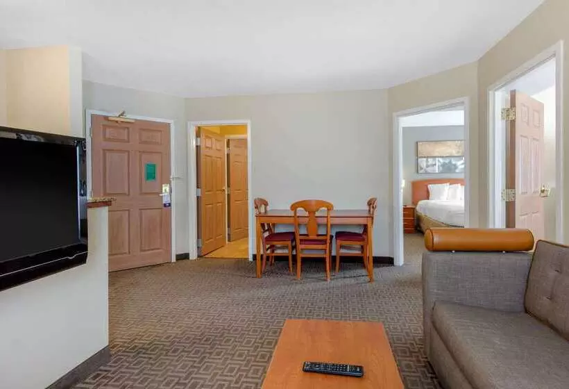 ホテル Suburban Studios Birmingham Homewood I65