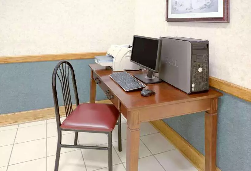 酒店 Super 8 By Wyndham Gas City Marion Area