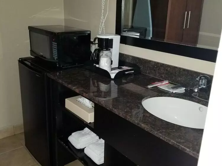 هتل Super 8 By Wyndham Los Angelesculver City Area