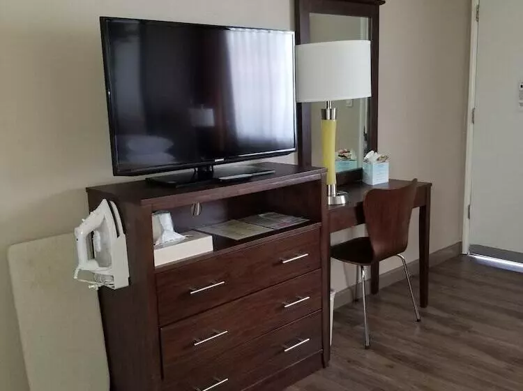 هتل Super 8 By Wyndham Los Angelesculver City Area