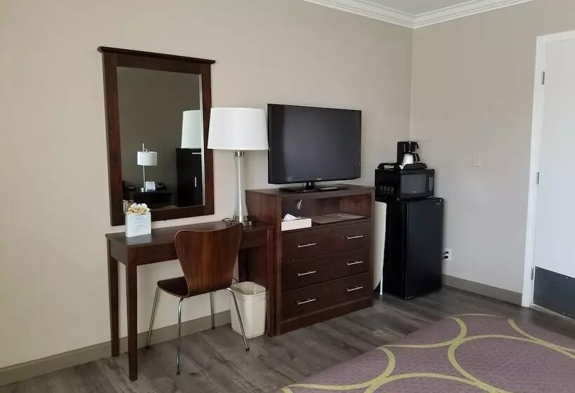 هتل Super 8 By Wyndham Los Angelesculver City Area