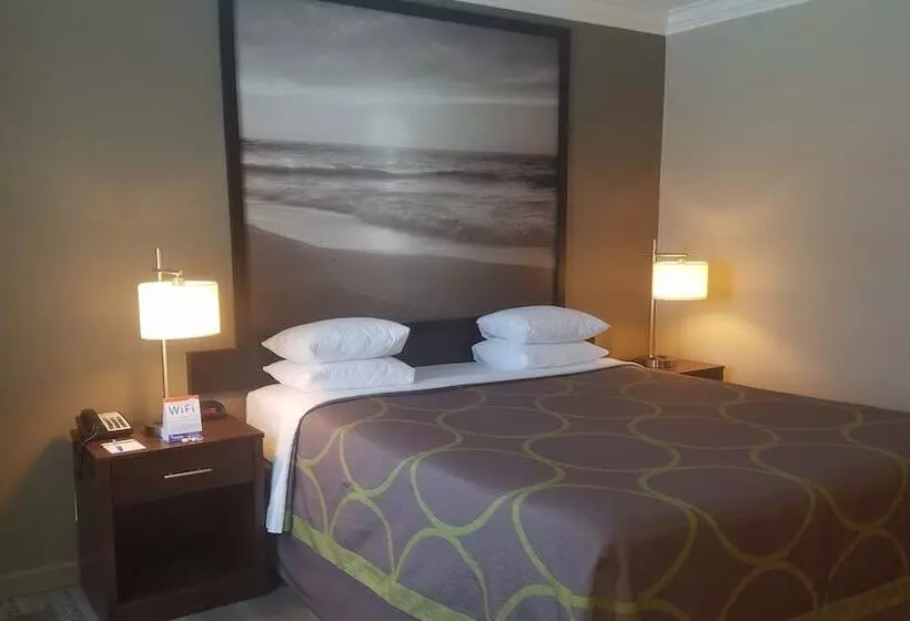 هتل Super 8 By Wyndham Los Angelesculver City Area