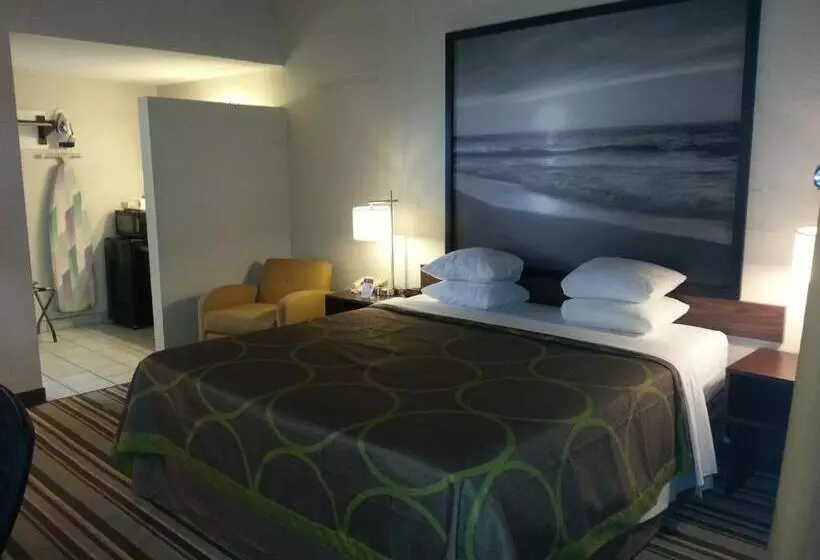 هتل Super 8 By Wyndham Los Angelesculver City Area