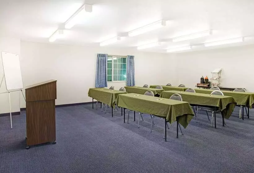 Отель Surestay By Best Western Sacramento South Natomas