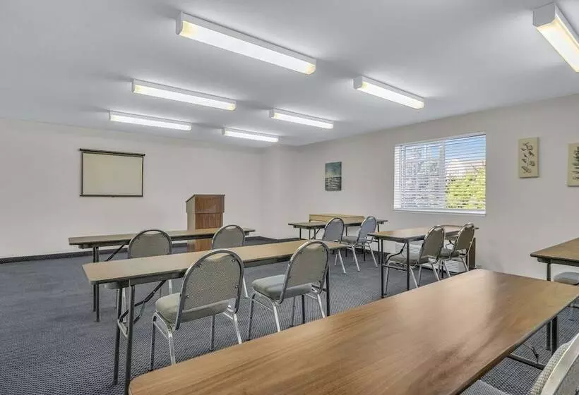 Отель Surestay By Best Western Sacramento South Natomas